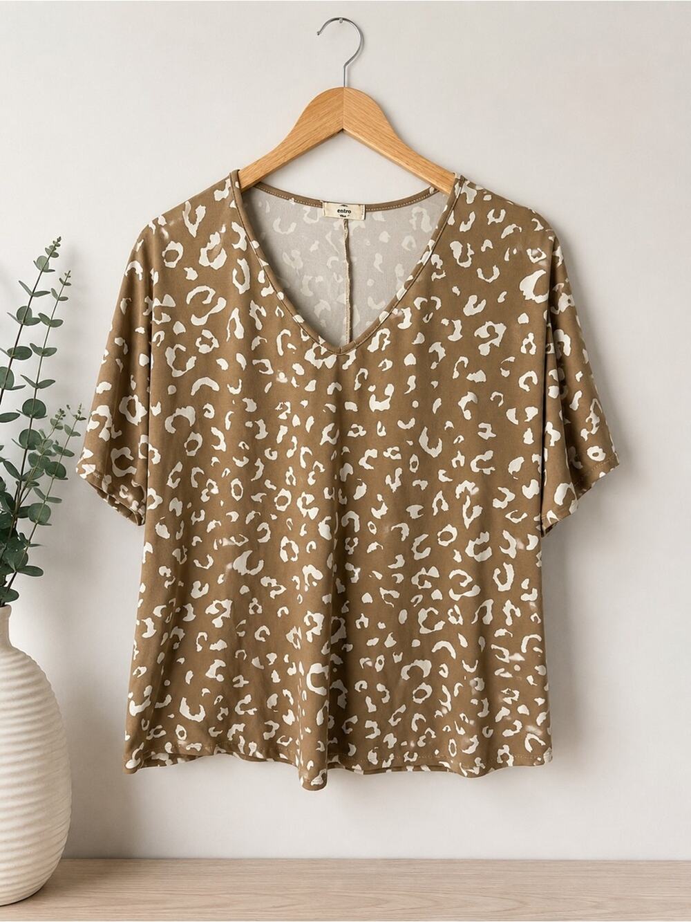 Entro Taupe and White Leopard Top Size L